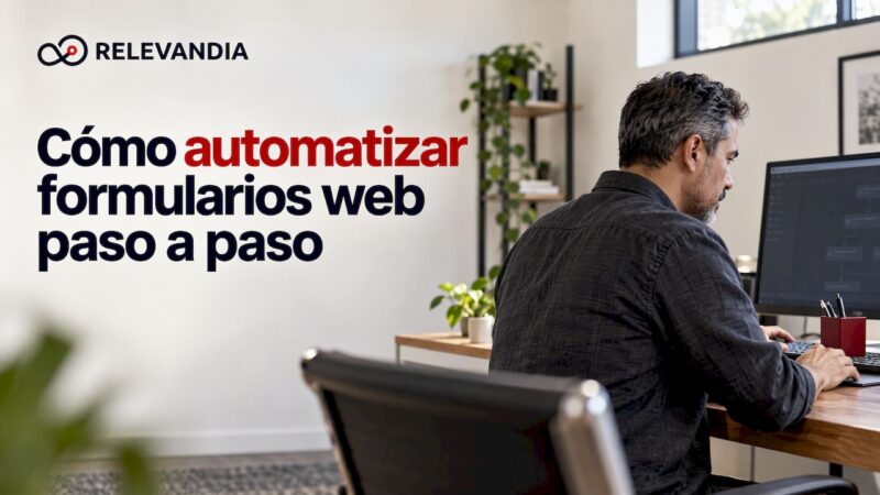 Especialista configura la automatización de formularios web