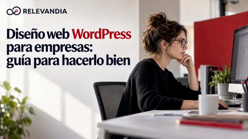 Diseñadora elaborando un sitio web empresarial